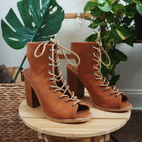 •A FEW LEFT//Sedona Suede Lace Up Booties• - Picture 6 of 7